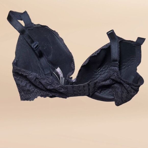Size 34DDD Demi Lined Victoria's Secret Push Up Bra - Picture 2 of 2
